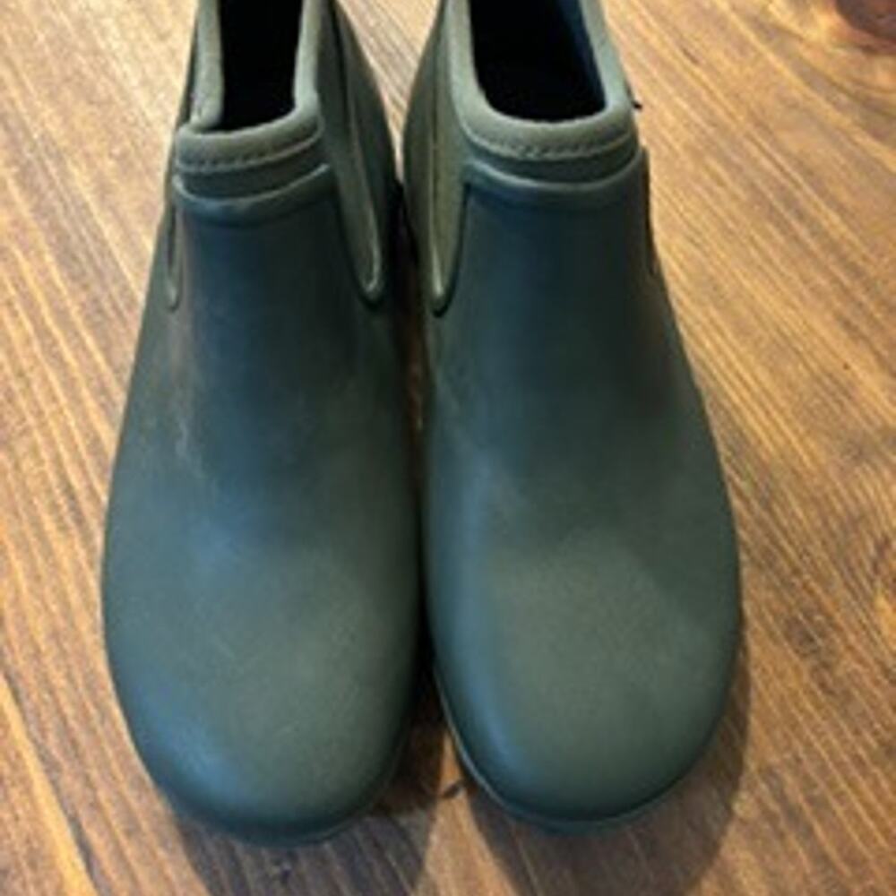 BOGS Rain Boots – Kids/Adult Size 7 Waterproof green